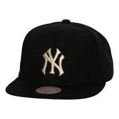 Black New York Yankees Mitchell & Ness Cooperstown Collection True Classics Snapback Hat
