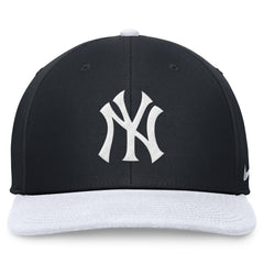 Navy/White New York Yankees Nike Two-Tone Snapback Hat