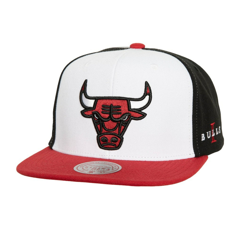 Mitchell & Ness Chicago Bulls Core Snapback Hat
