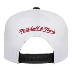 Mitchell & Ness Chicago Bulls Youth Wave Runner Snapback Hat