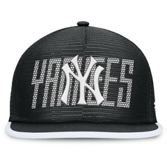 Black New York Yankees Fanatics Let's Glow Line Drive Snapback Hat
