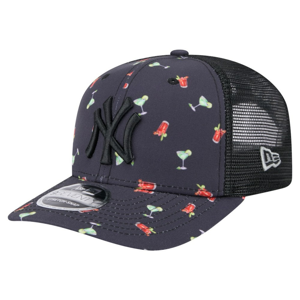 Black New York Yankees New Era Adventure Drinks Pattern 9SEVENTY Stretch-Snap Hat