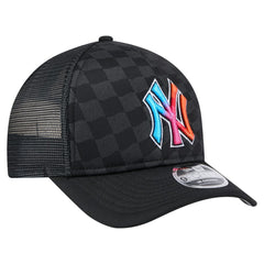 Black New York Yankees New Era Gradient 9FORTY A-Frame M-Crown Trucker Adjustable Hat