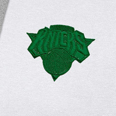 New York Knicks Antigua St. Patrick's Day Victory Raglan Pullover Hoodie
