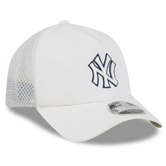 White New York Yankees New Era 2026 Batting Practice Apex 9FORTY Adjustable Trucker Hat