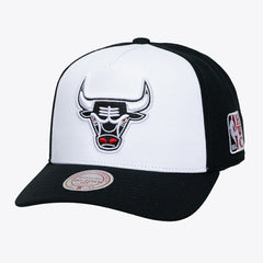Mitchell & Ness Chicago Bulls Hardwood Classics Legendary Away Pro-Pinch Adjustable Hat