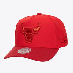 Mitchell & Ness Chicago Bulls Legendary Home Pro Pinch Snapback Hat