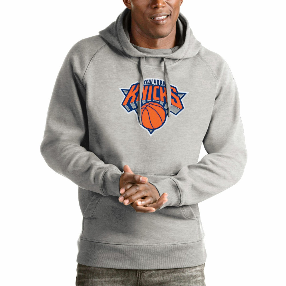 New York Knicks Antigua Team Logo Victory Pullover Hoodie
