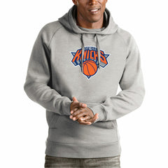 New York Knicks Antigua Team Logo Victory Pullover Hoodie