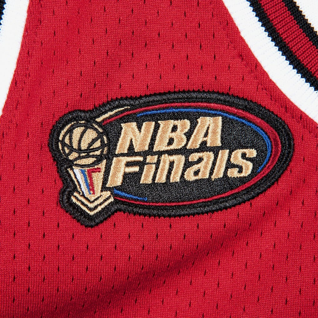 Mitchell & Ness Chicago Bulls Authentic Jersey Road Finals Michael Jordan 1997-98