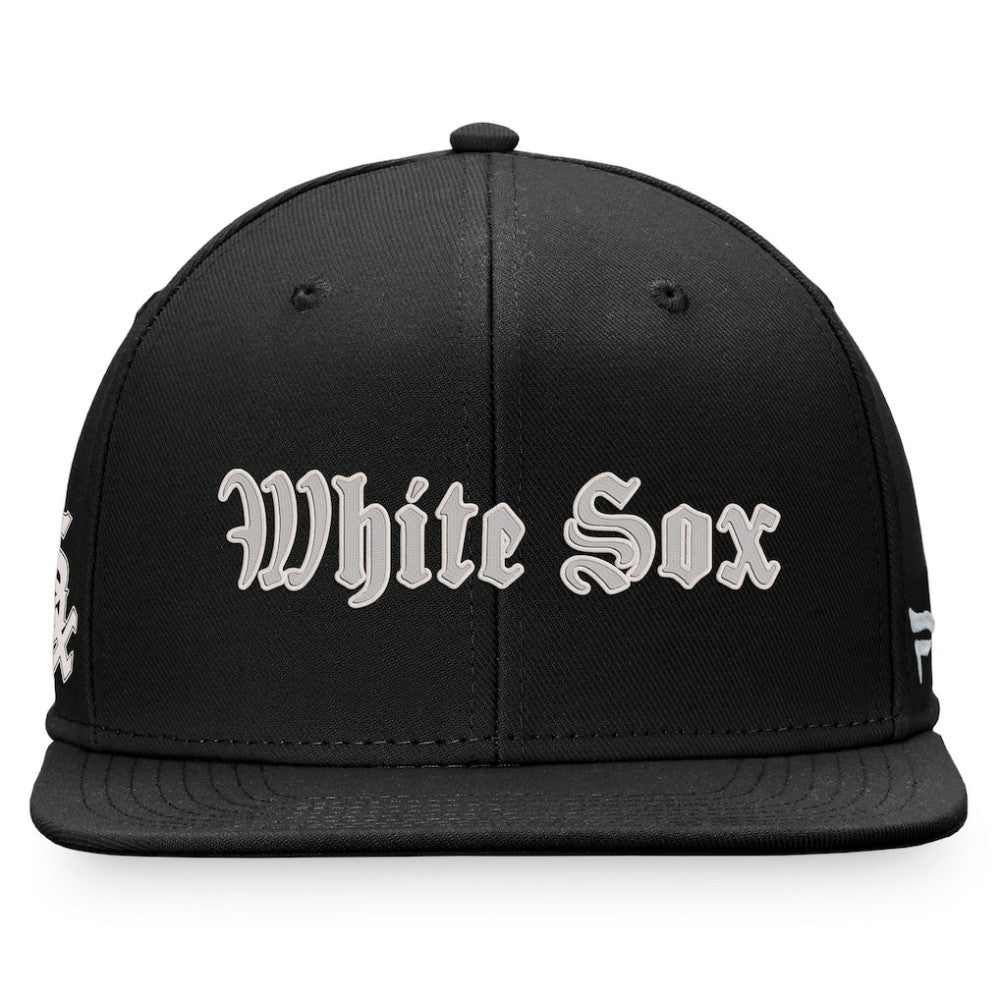 Black Chicago White Sox Fanatics Gothic Script Fitted Hat