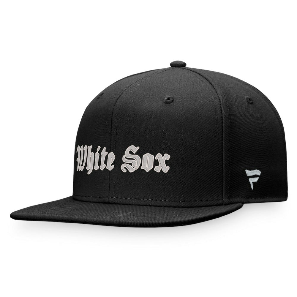 Black Chicago White Sox Fanatics Gothic Script Fitted Hat