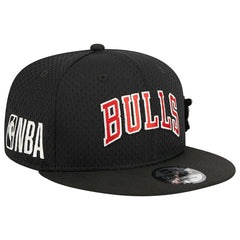 New Era Chicago Bulls Post-Up Pin Mesh 9FIFTY Snapback Hat