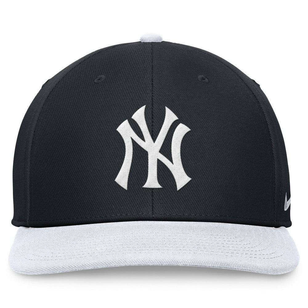 Navy/White New York Yankees Nike Two-Tone Snapback Hat