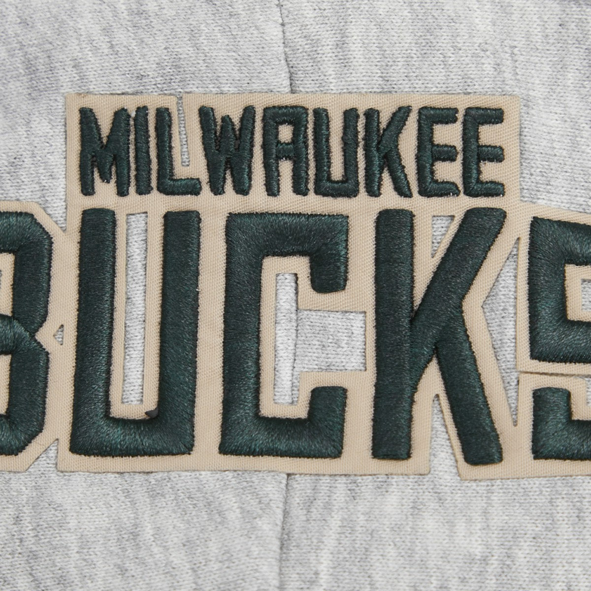 Milwaukee Bucks Pro Standard Women's Script Tail Cropped Pullover Hoodie