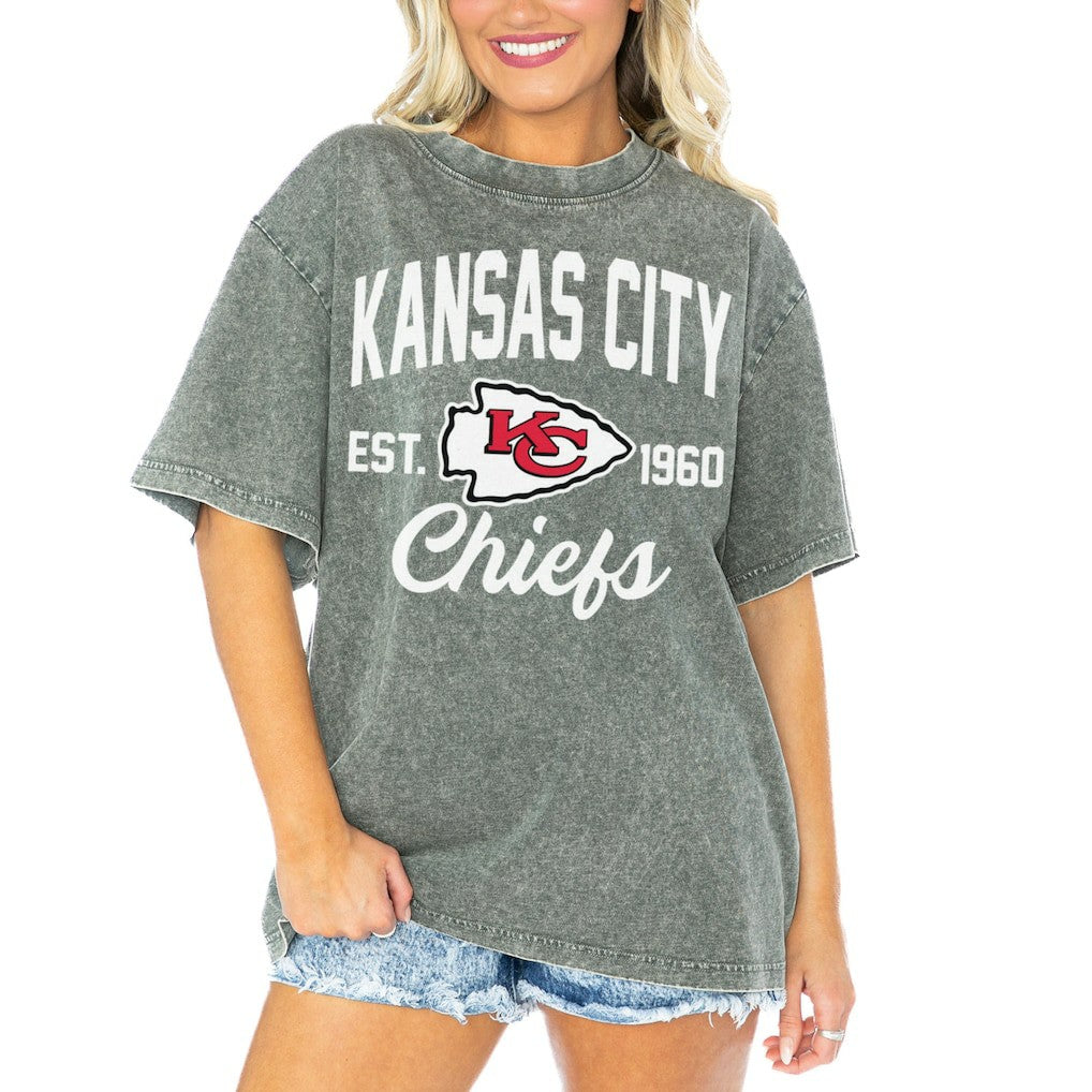 Gameday Couture Women's Tackle Titan Boyfriend Washed T-Shirt - Kansas City Chiefs T-shirts