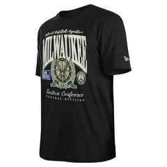 New Era Milwaukee Bucks Unisex Oversized Essentials Boxy T-Shirt