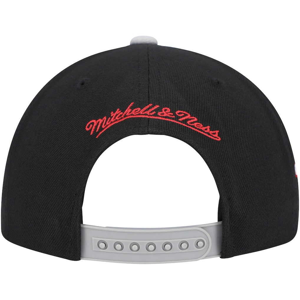 Mitchell & Ness Chicago Bulls Core Snapback Hat