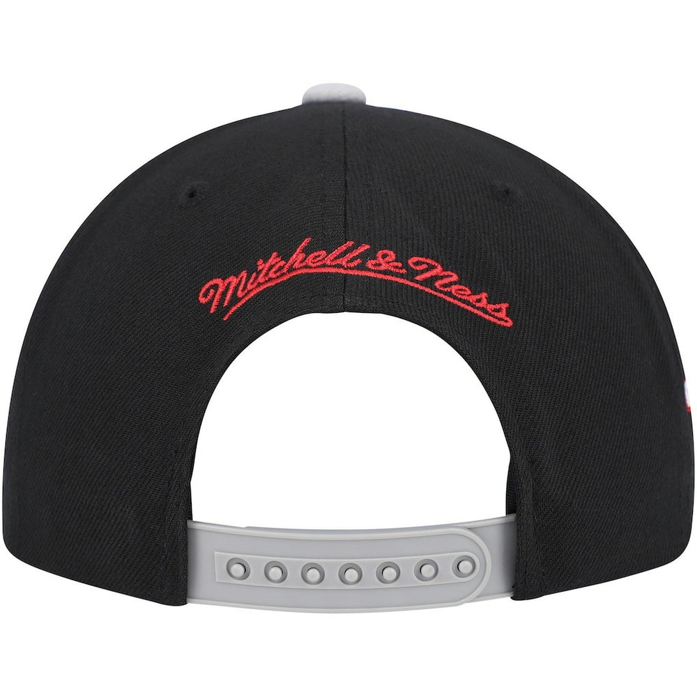 Mitchell & Ness Chicago Bulls Core Snapback Hat