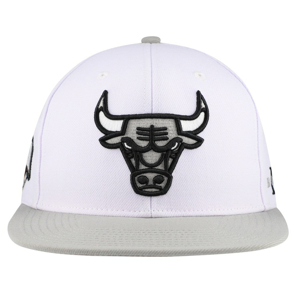Mitchell & Ness Chicago Bulls Core Snapback Hat
