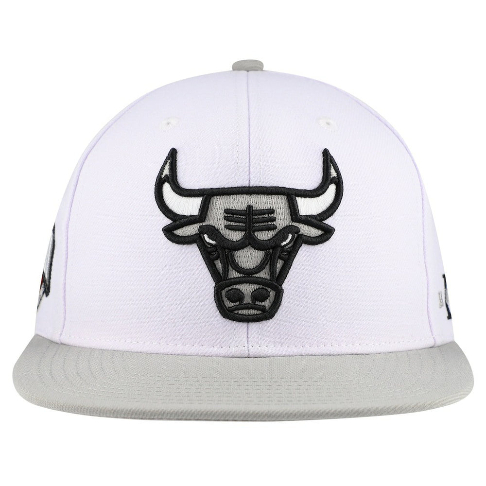 Mitchell & Ness Chicago Bulls Core Snapback Hat