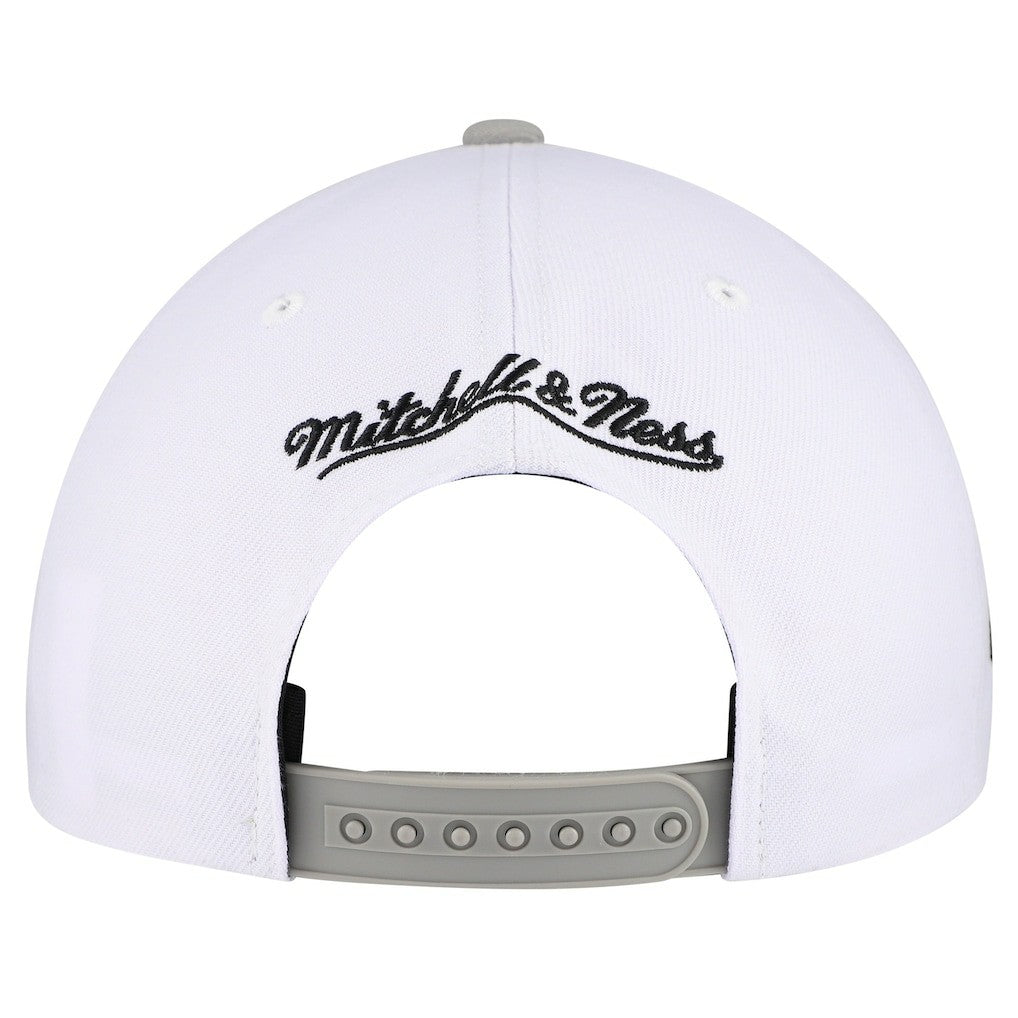 Mitchell & Ness Chicago Bulls Core Snapback Hat