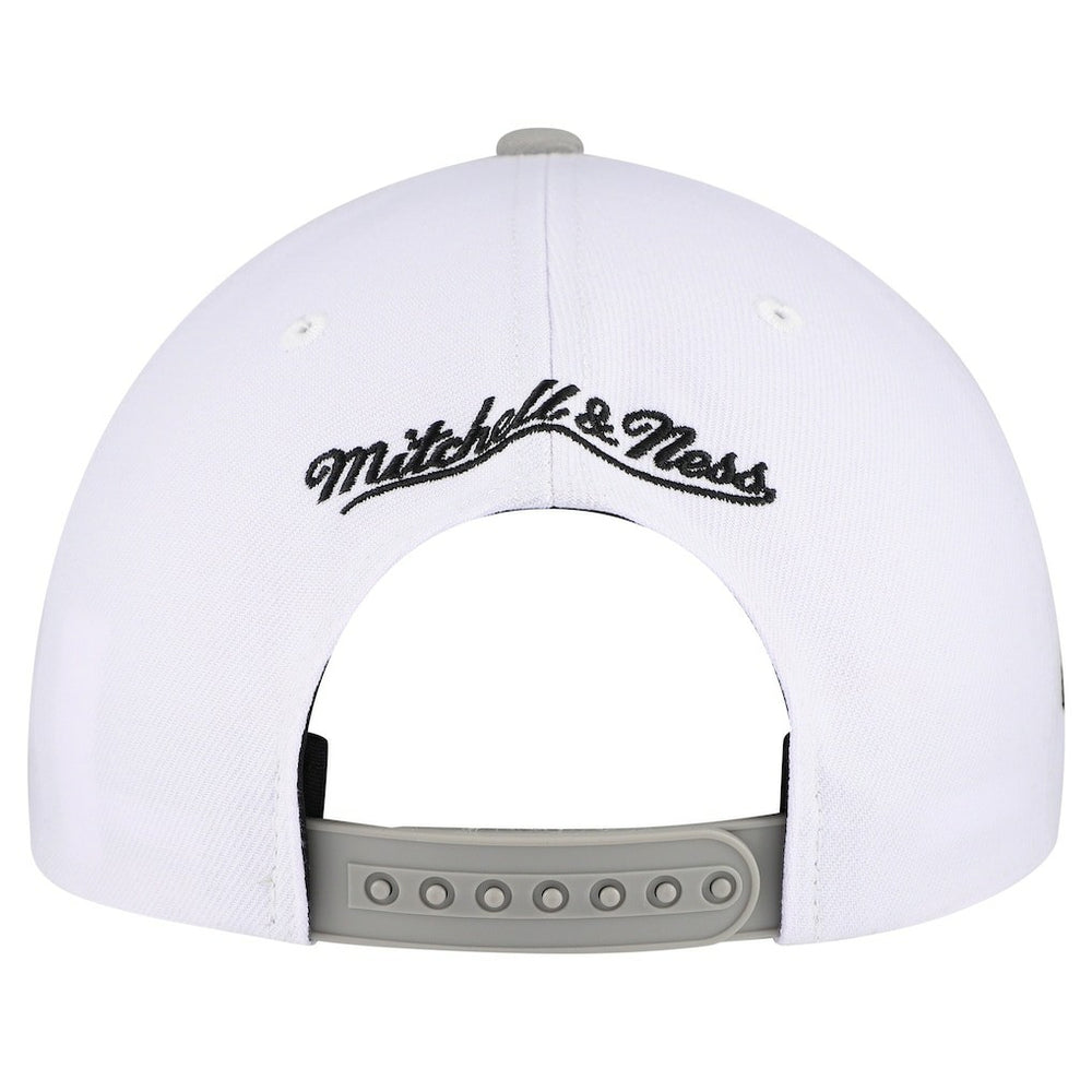 Mitchell & Ness Chicago Bulls Core Snapback Hat