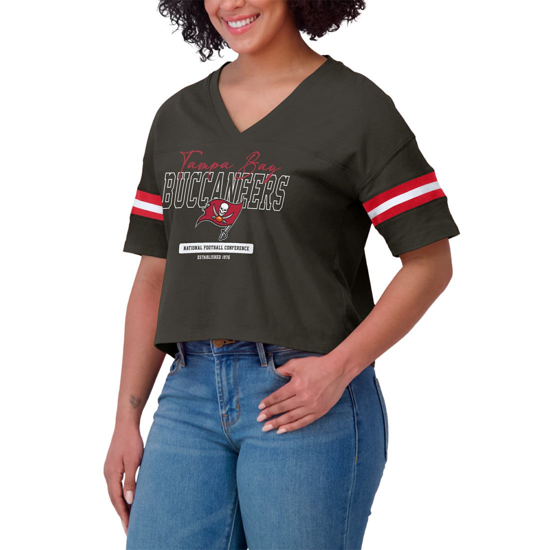 WEAR by Erin Andrews Women's Color Block Boxy Modest Crop V-Neck T-Shirt - Tampa Bay Buccaneers T-shirts
