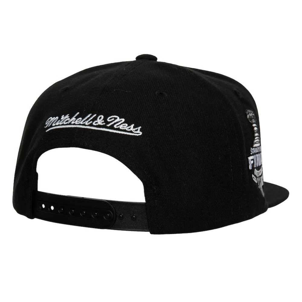 NHL Boston Bruins Mitchell & Ness Core Top Spot Snapback Hat