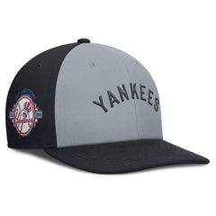 Gray/Navy New York Yankees Nike Pro Performance Snapback Hat