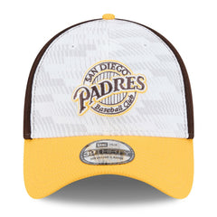 Brown/Gold San Diego Padres New Era 2025 MLB Clubhouse 39THIRTY Flex Hat