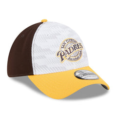 Brown/Gold San Diego Padres New Era 2025 MLB Clubhouse 39THIRTY Flex Hat