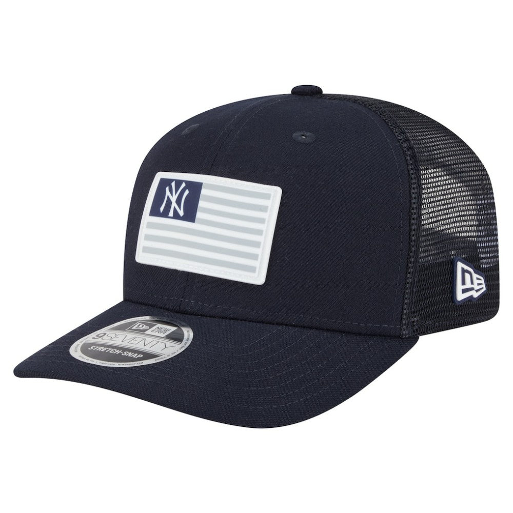 Navy New York Yankees New Era Flag 9SEVENTY Stretch-Snap Hat