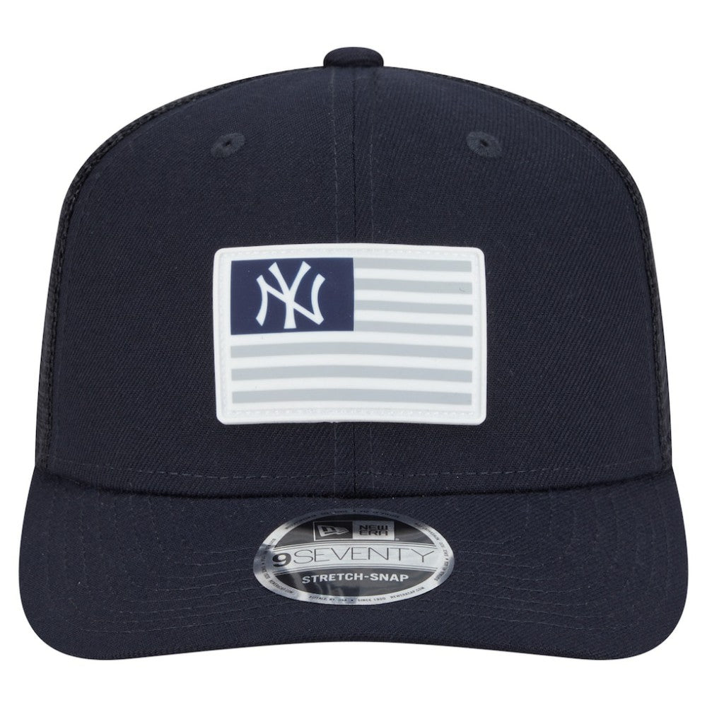 Navy New York Yankees New Era Flag 9SEVENTY Stretch-Snap Hat