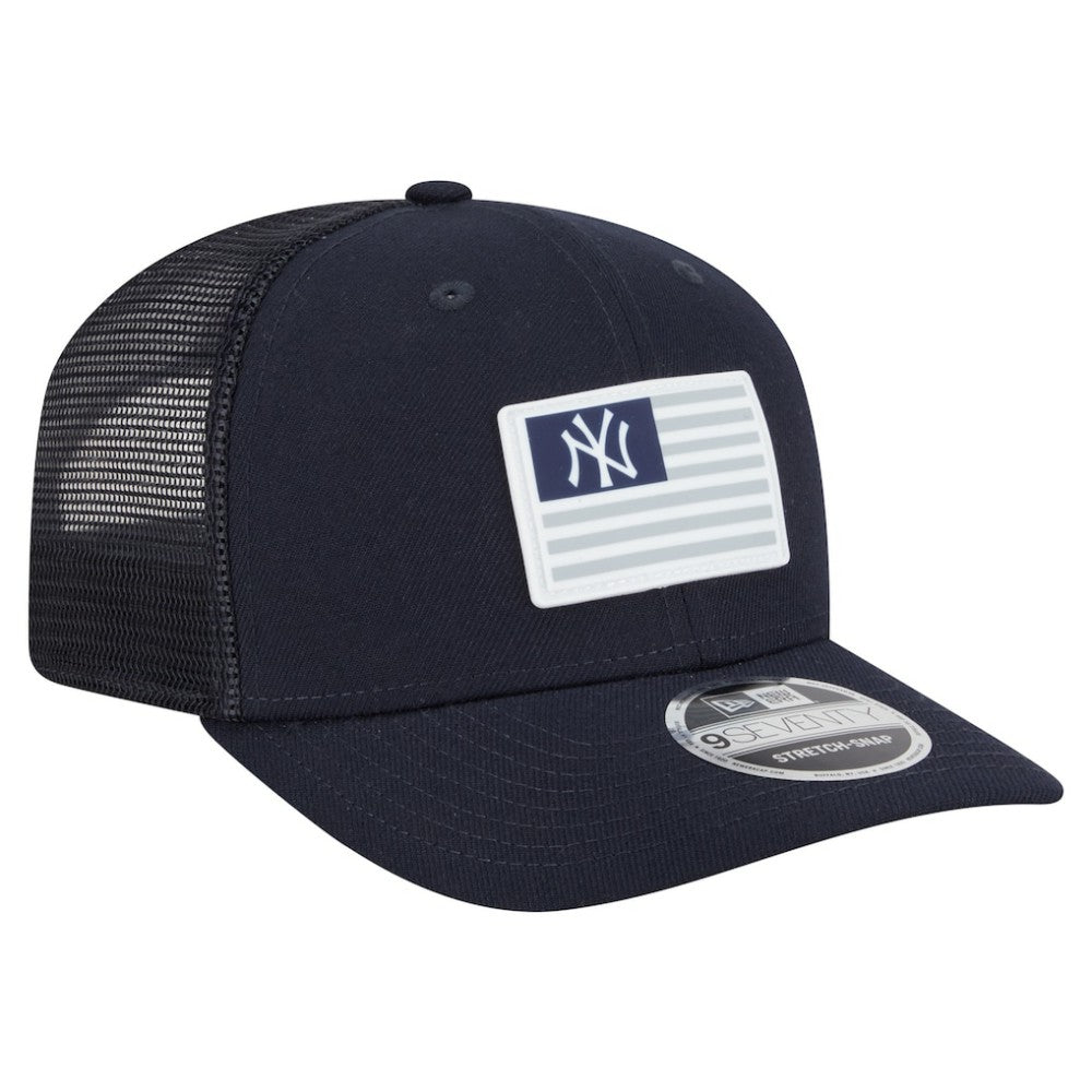 Navy New York Yankees New Era Flag 9SEVENTY Stretch-Snap Hat