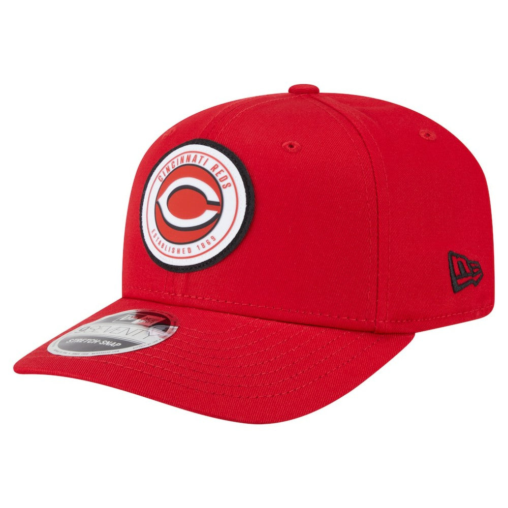 Red Cincinnati Reds New Era Circle Patch 9SEVENTY Stretch-Snap Hat