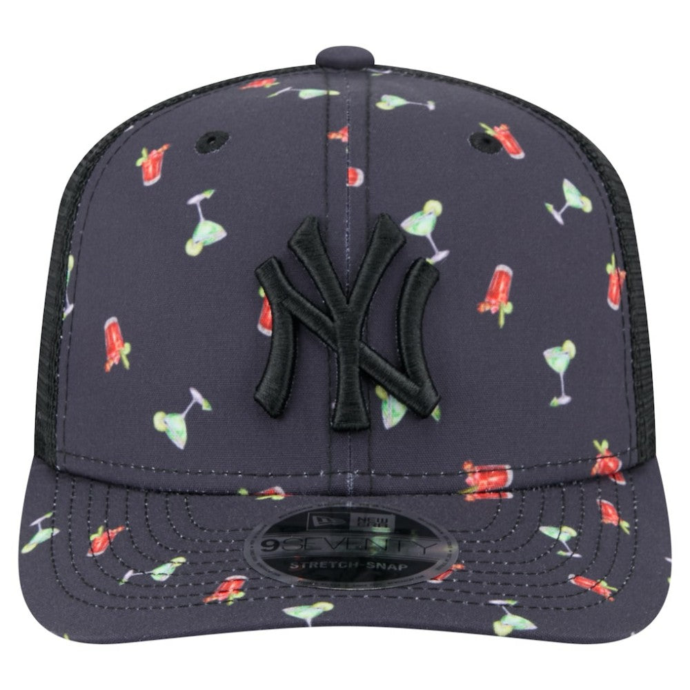 Black New York Yankees New Era Adventure Drinks Pattern 9SEVENTY Stretch-Snap Hat