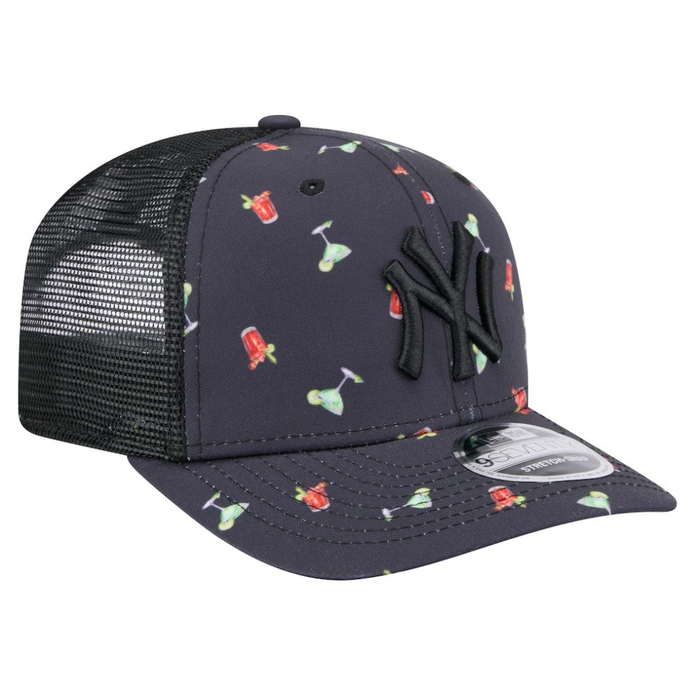Black New York Yankees New Era Adventure Drinks Pattern 9SEVENTY Stretch-Snap Hat