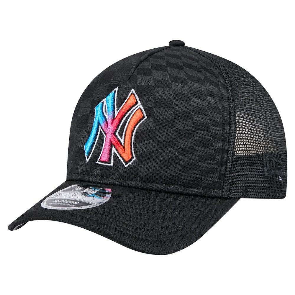 Black New York Yankees New Era Gradient 9FORTY A-Frame M-Crown Trucker Adjustable Hat