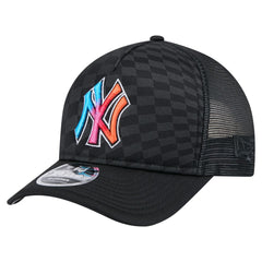Black New York Yankees New Era Gradient 9FORTY A-Frame M-Crown Trucker Adjustable Hat