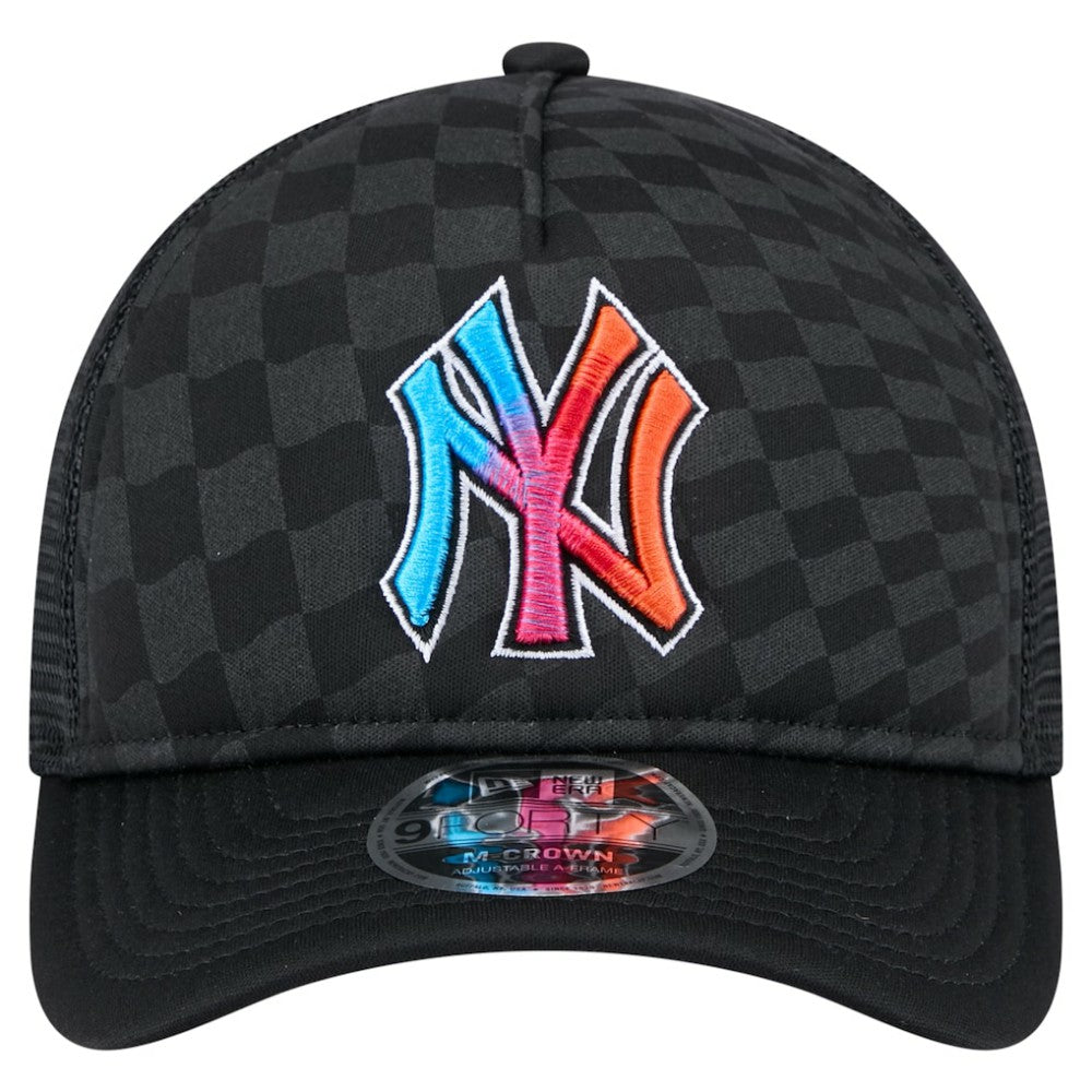 Black New York Yankees New Era Gradient 9FORTY A-Frame M-Crown Trucker Adjustable Hat