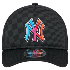 Black New York Yankees New Era Gradient 9FORTY A-Frame M-Crown Trucker Adjustable Hat