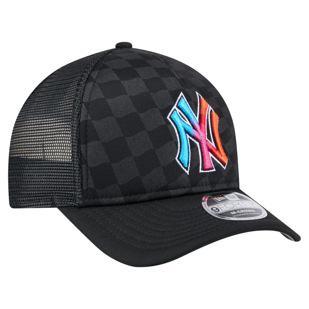 Black New York Yankees New Era Gradient 9FORTY A-Frame M-Crown Trucker Adjustable Hat