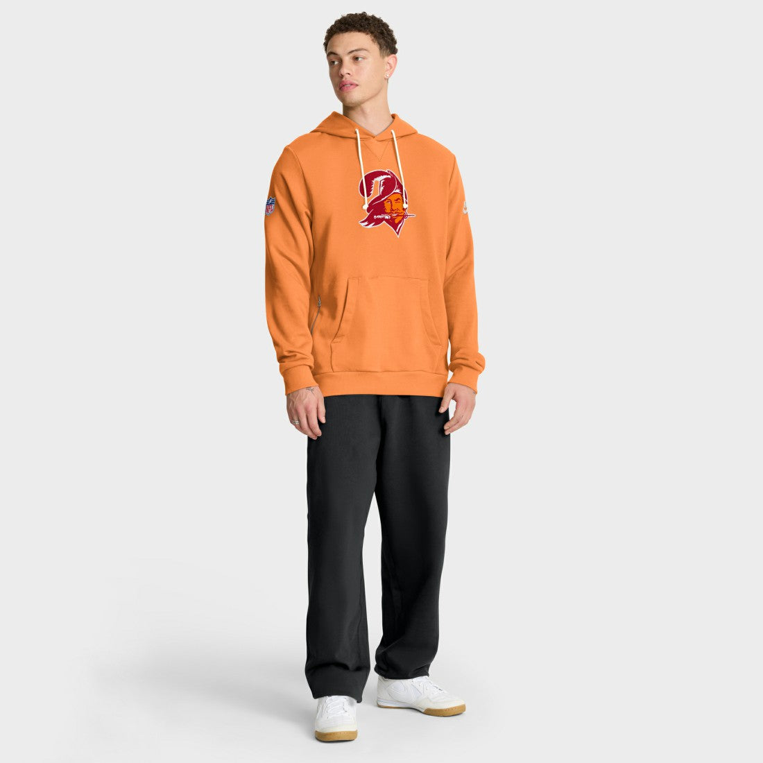 Sideline Standard Issue Alt 2 Dri-FIT Hoodie - Tampa Bay Buccaneers Hoodies