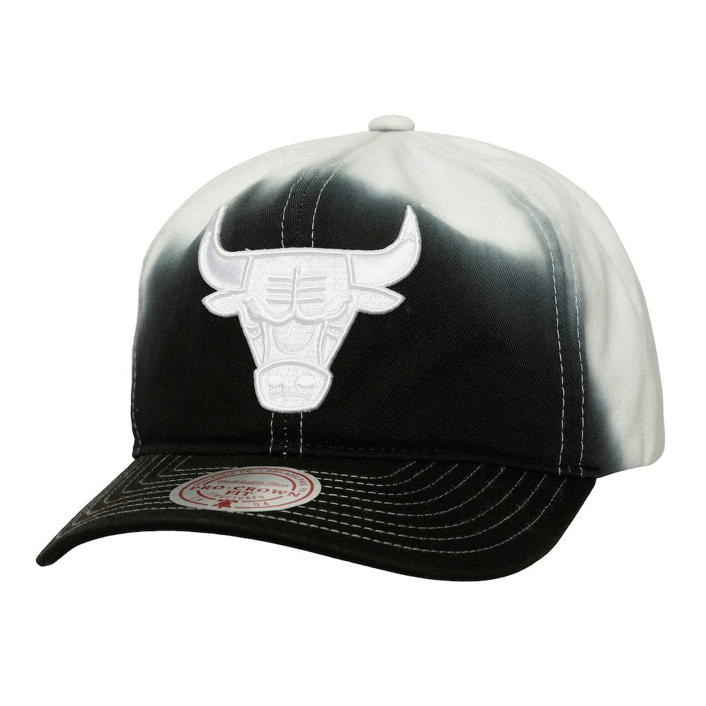 Mitchell & Ness Chicago Bulls Dip Dye Pro Crown Adjustable Hat