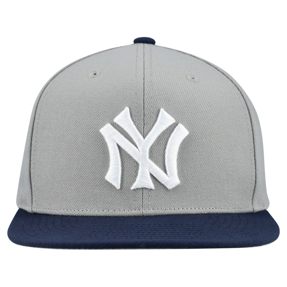 Gray New York Yankees Mitchell & Ness Cooperstown Collection Basic Flip Snapback Hat