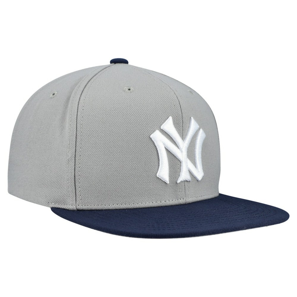 Gray New York Yankees Mitchell & Ness Cooperstown Collection Basic Flip Snapback Hat