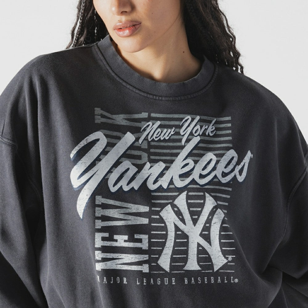 Navy New York Yankees New Era Women's Boxy Mineral Wash Dolmen Sleeve Cropped Sweatshirt