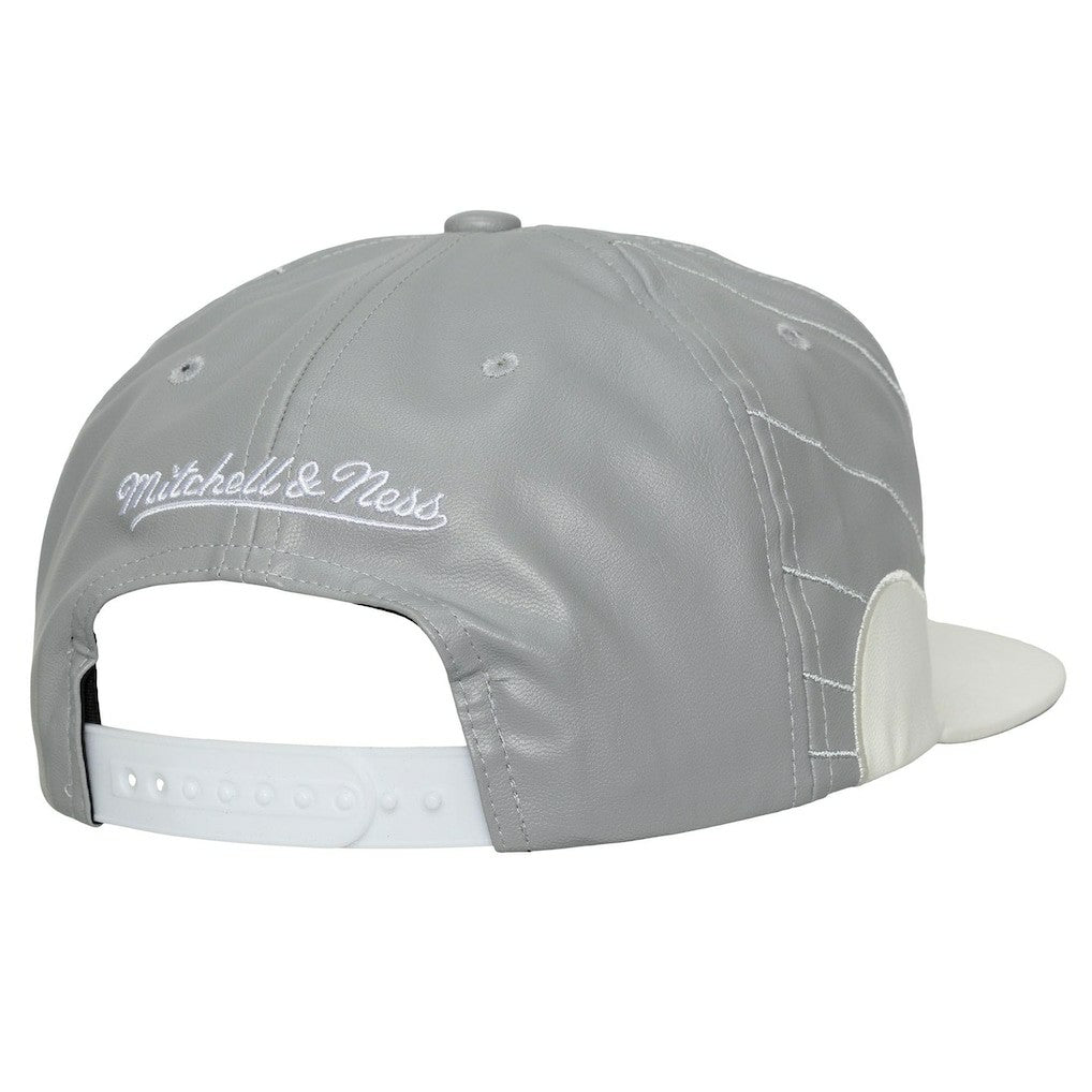 Mitchell & Ness Chicago Bulls Day 12 Two-Tone Faux Leather Snapback Hat