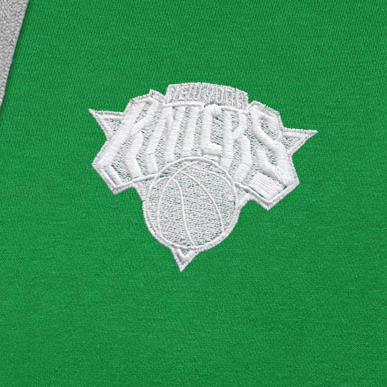 New York Knicks Antigua St. Patrick's Day Victory Raglan Pullover Hoodie